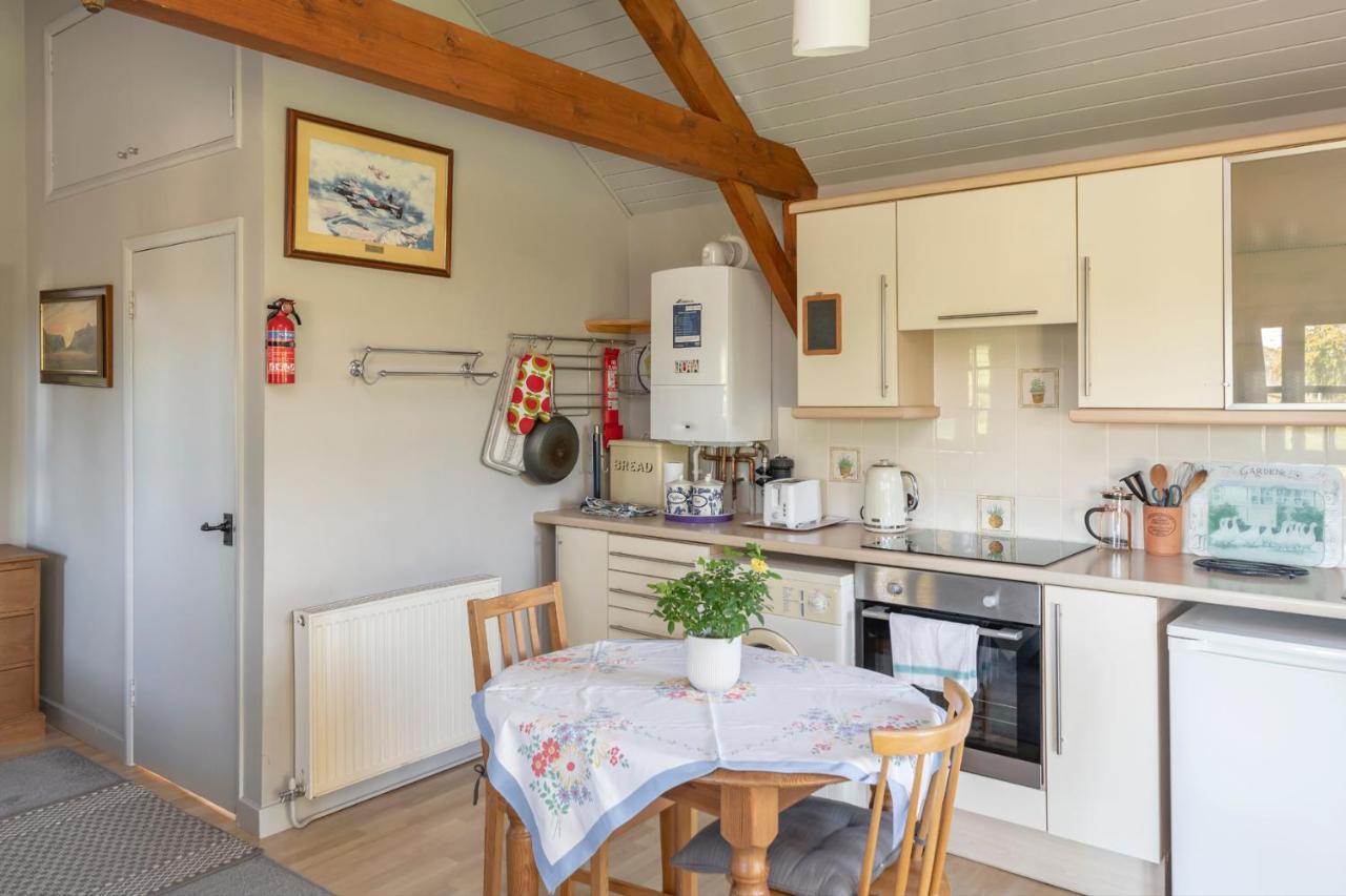 Beautiful Cottage With Stunning Views In Box Box  Luaran gambar
