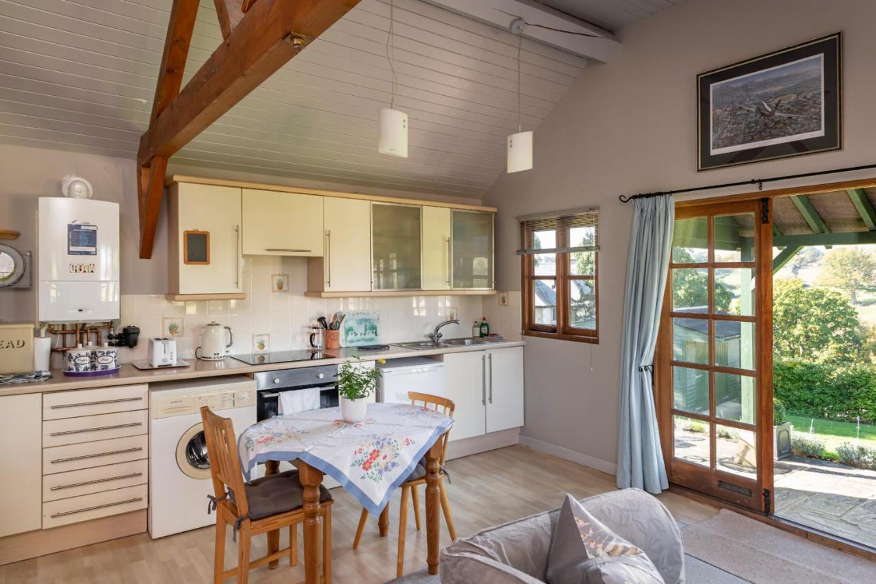 Beautiful Cottage With Stunning Views In Box Box  Luaran gambar